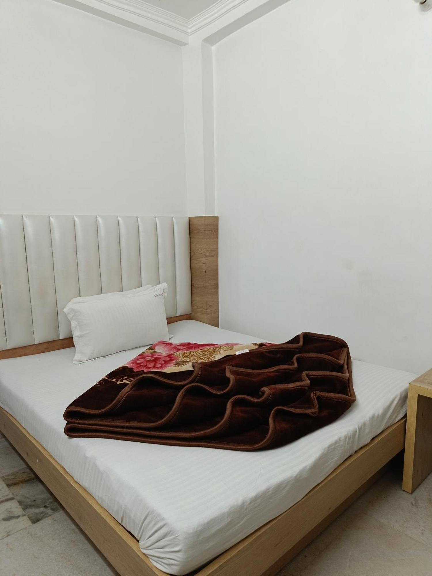 A10 Hotel *